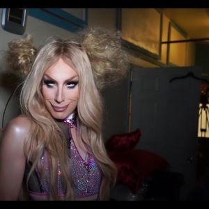 Meet your Posher, Ella